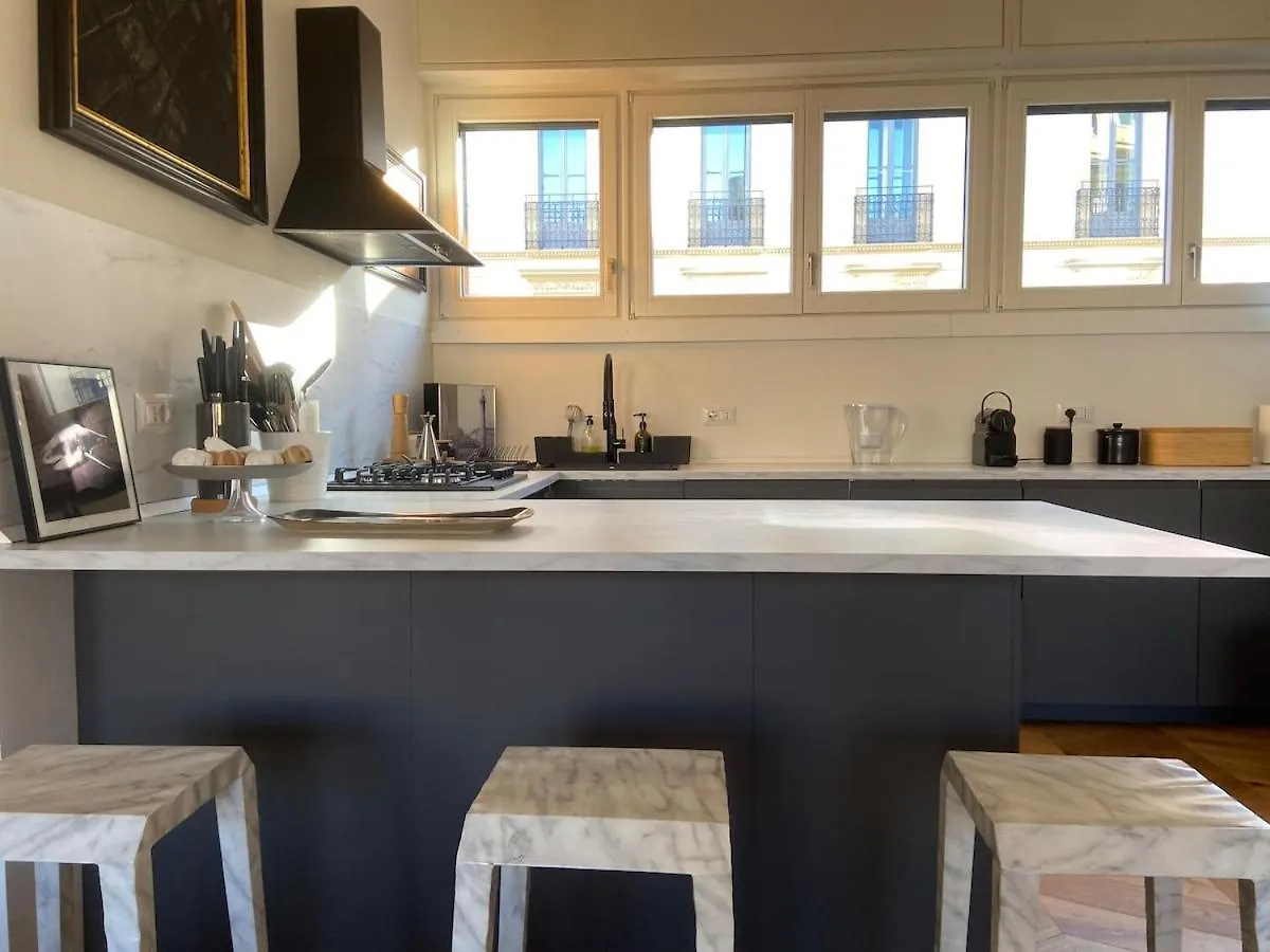 Bright&Stylish Apartment Near Duomo, Milan Center