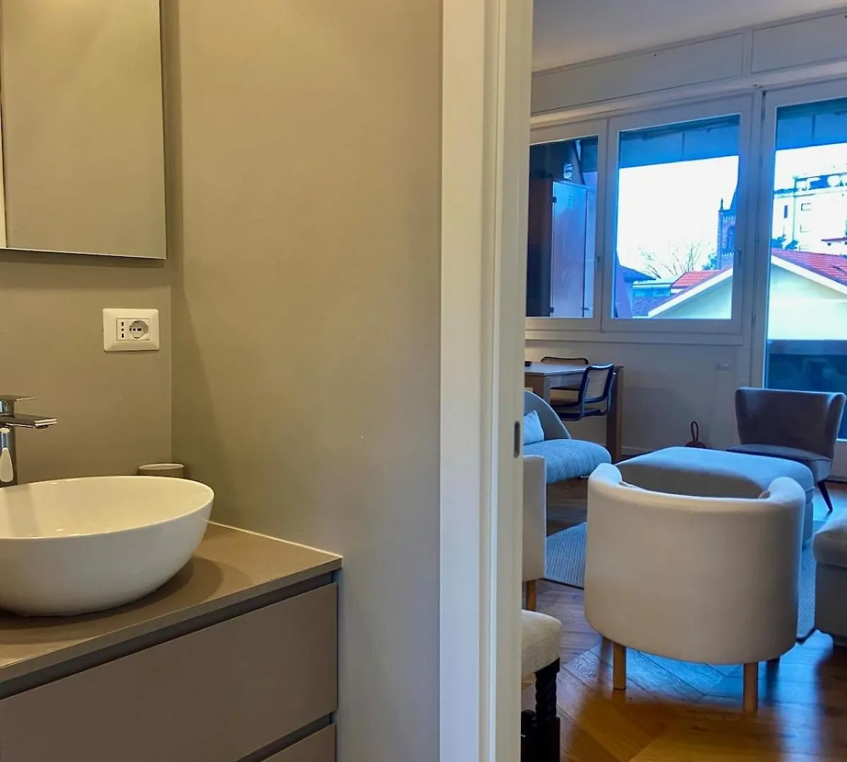 Bright&Stylish Apartment Near Duomo, Milan Center Italy