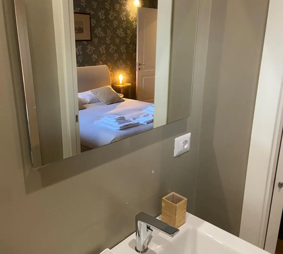 Bright&Stylish Apartment Near Duomo, Milan Center 0*,