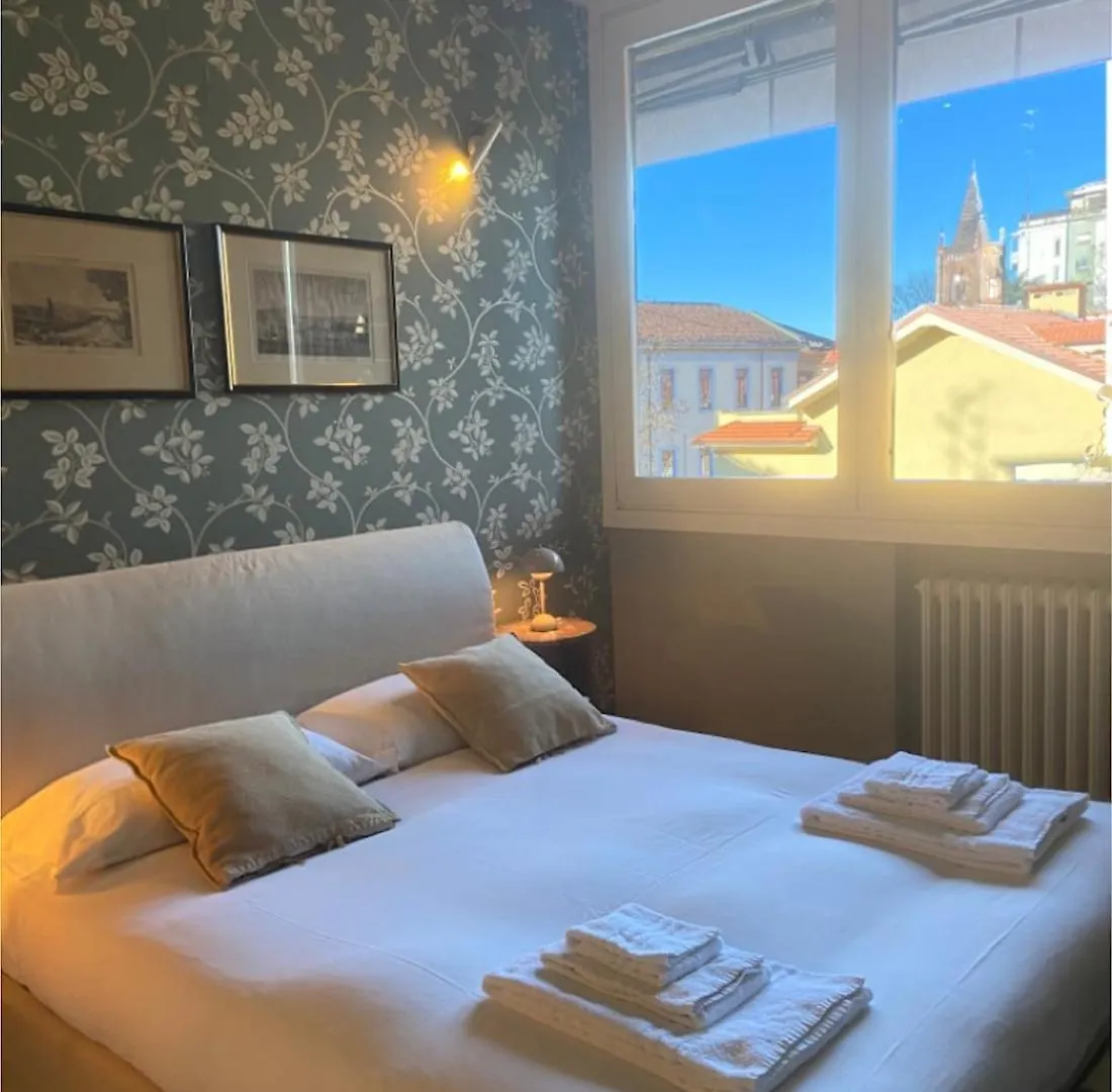 Bright&Stylish Apartment Near Duomo, Milan Center Italy